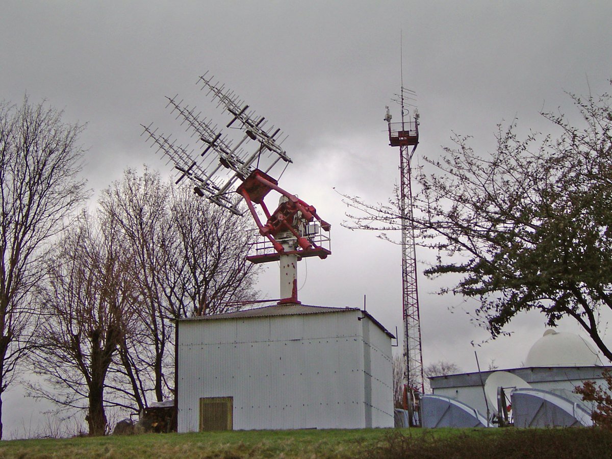 Steerable satellite antenna arrays at Bochum Observatory